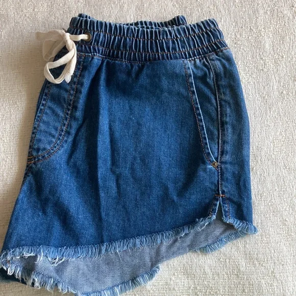 Billabong denim elastic band cut off shorts. Size Large. - Picture 4 of 4